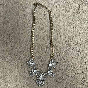 💎2/$5💎 Floral necklace on gold chain